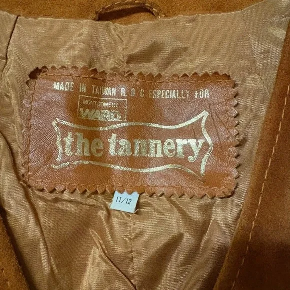 Vintage “The Tannery” Montgomery Ward Brown Suede Leather 70’s 60’s Fringe Vest - Picture 3 of 16